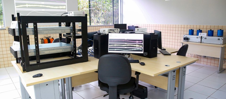 Ufac entrega equipamentos para Laboratório de Sismologia-interna-2.jpg