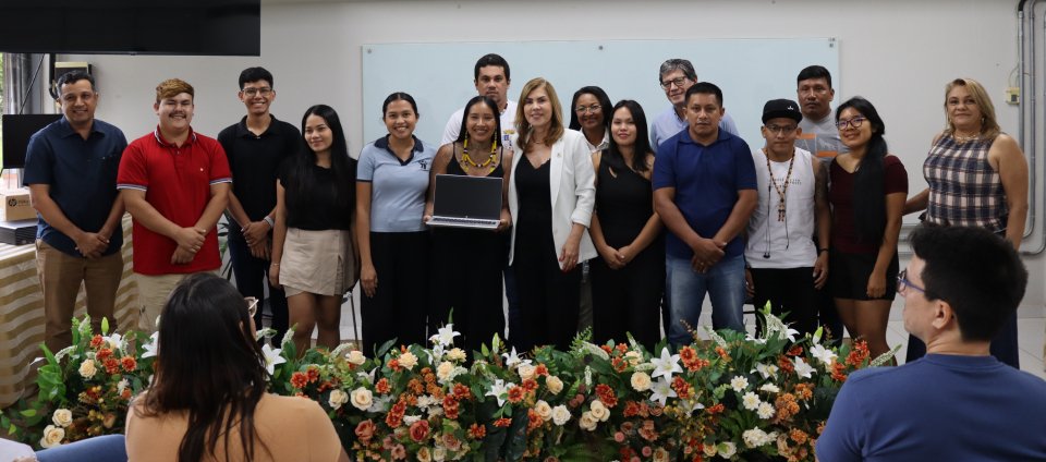Ufac entrega computadores a unidades e notebooks a indígenas-interna.jpg